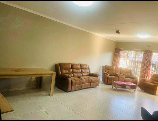 3 BEDROOM TOWNHOUSE FOR SALE IN EDLEEN